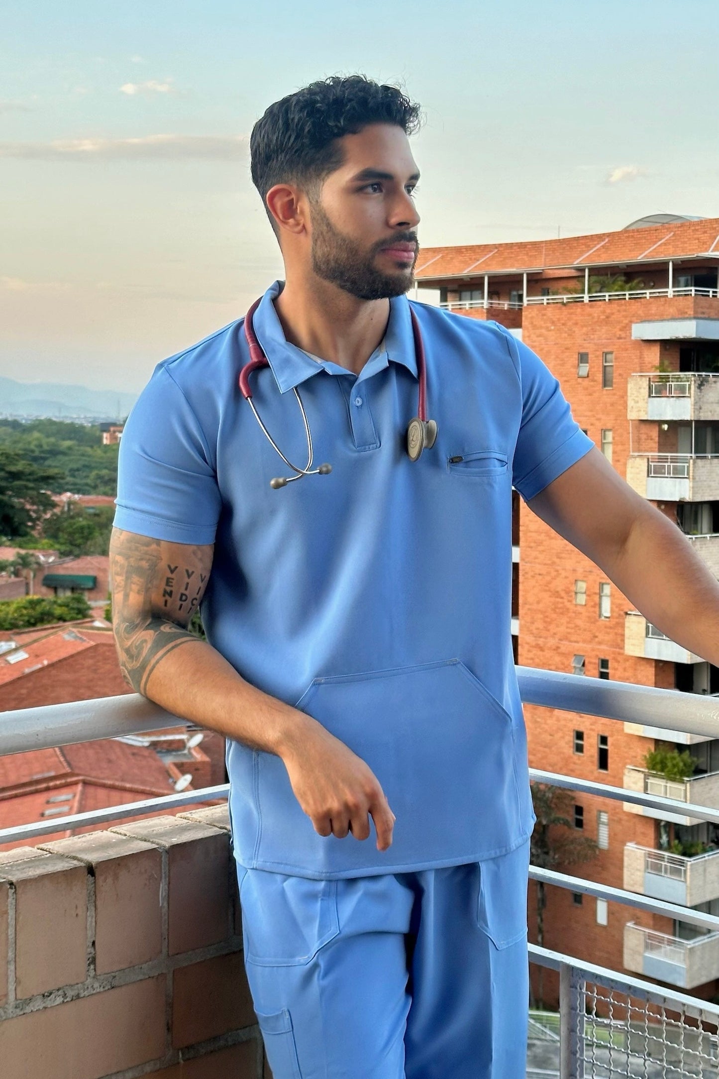 Uniforme Louis azul claro